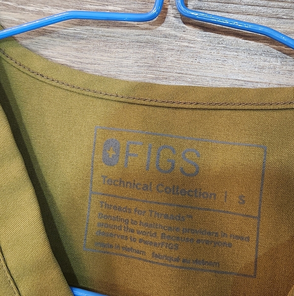 Figs Woman's Martini Olive Green Scrub Top Size Small - Picture 7 of 8